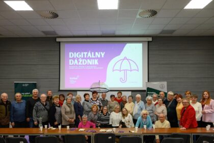 Digitálny dáždnik spojil viac ako 120 ľudí