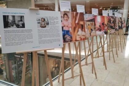Dekan FF UKF slávnostne otvoril výstavu o sociálnej inklúzii