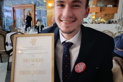 Študent žurnalistiky získal cenu Srdce na dlani. Čo preňho dobrovoľníctvo znamená?